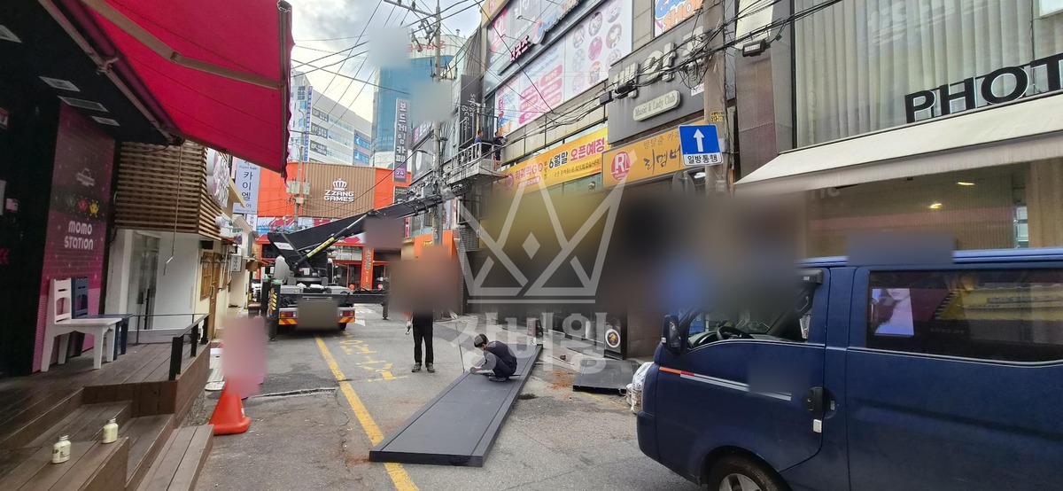 인천 부평구 부평동 3.5톤 스카이차 간판 철거 작업사진 2