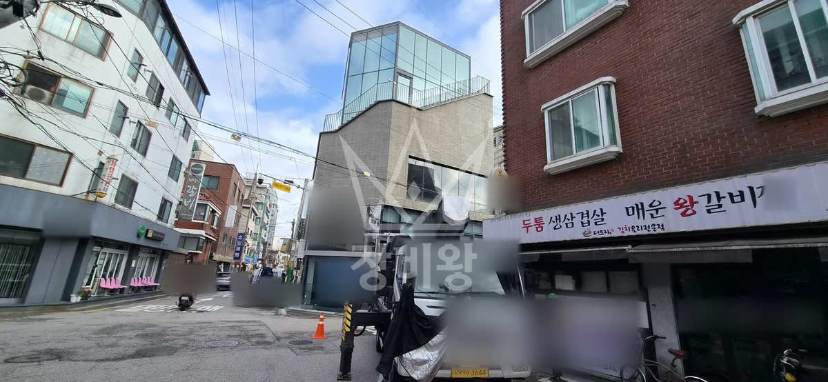 서울 마포구 망원동 3.5톤 스카이차 유리교체 작업사진 1