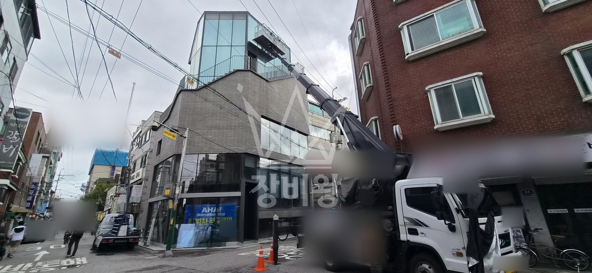 서울 마포구 망원동 3.5톤 스카이차 유리교체 작업사진 2