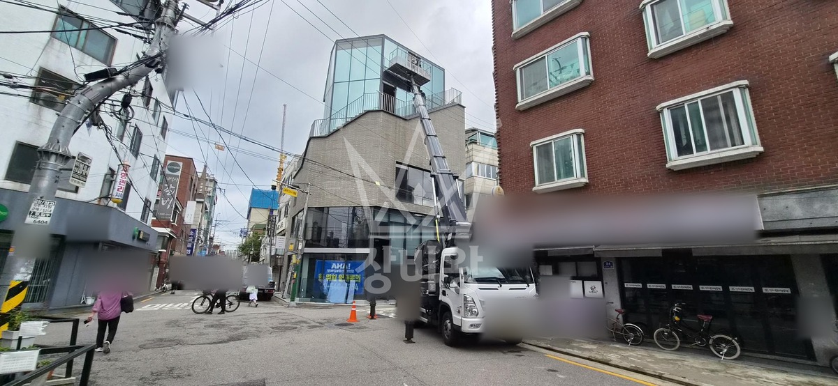 서울 마포구 망원동 3.5톤 스카이차 유리교체 작업사진 3