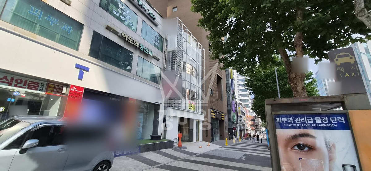 서울 강남구 논현동 3.5톤 스카이차 외벽-철 작업 작업완료사진 1