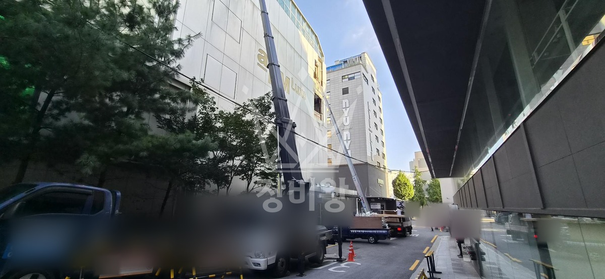 서울 중구 신당동 3.5톤 스카이차 폐기물내림 작업사진 2