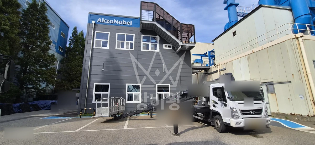 경기 안산시 단원구 성곡동 3.5톤 스카이차 실리콘코킹 작업사진 1