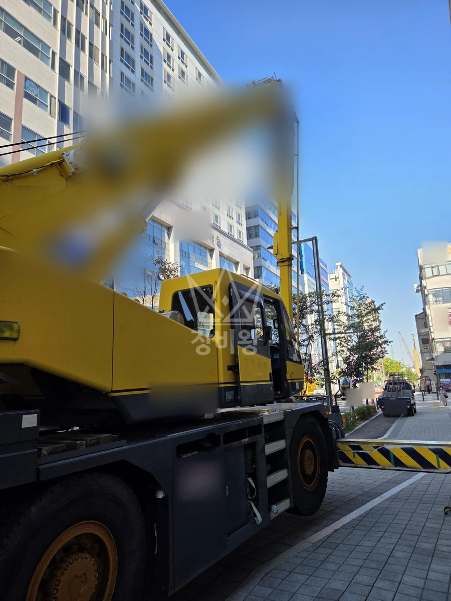 경기 성남시 수정구 창곡동 25톤 크레인 지붕판양중 작업사진 1