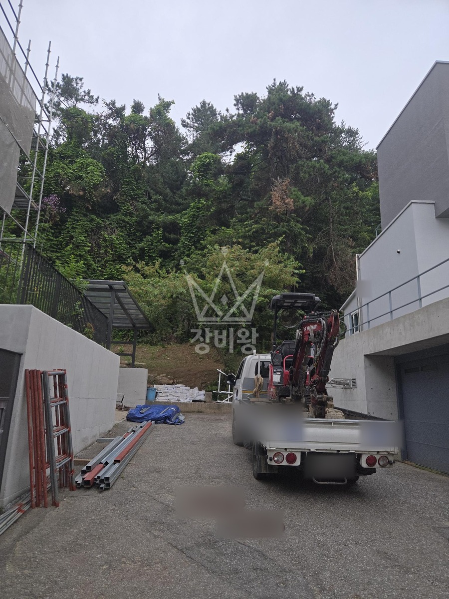 경기 성남시 분당구 율동 포크레인(굴착기) 작업 현장 도착사진