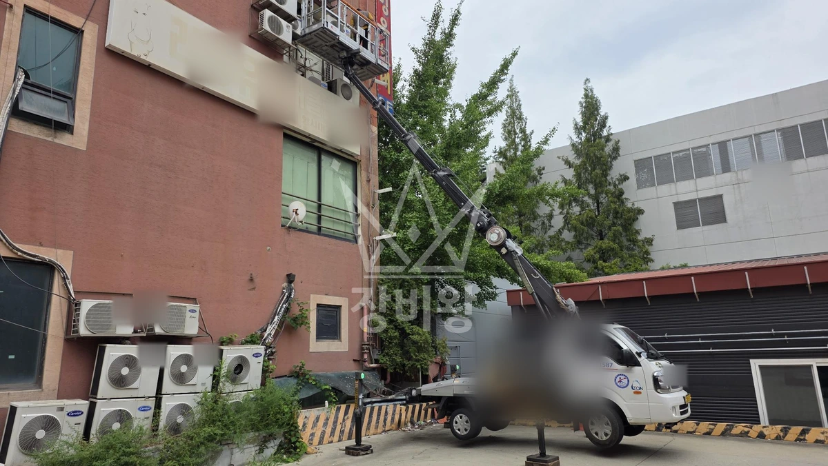 충남 천안시 서북구 성정동 1톤 스카이차 에어컨 실외기 철거 및 설치 작업사진 3
