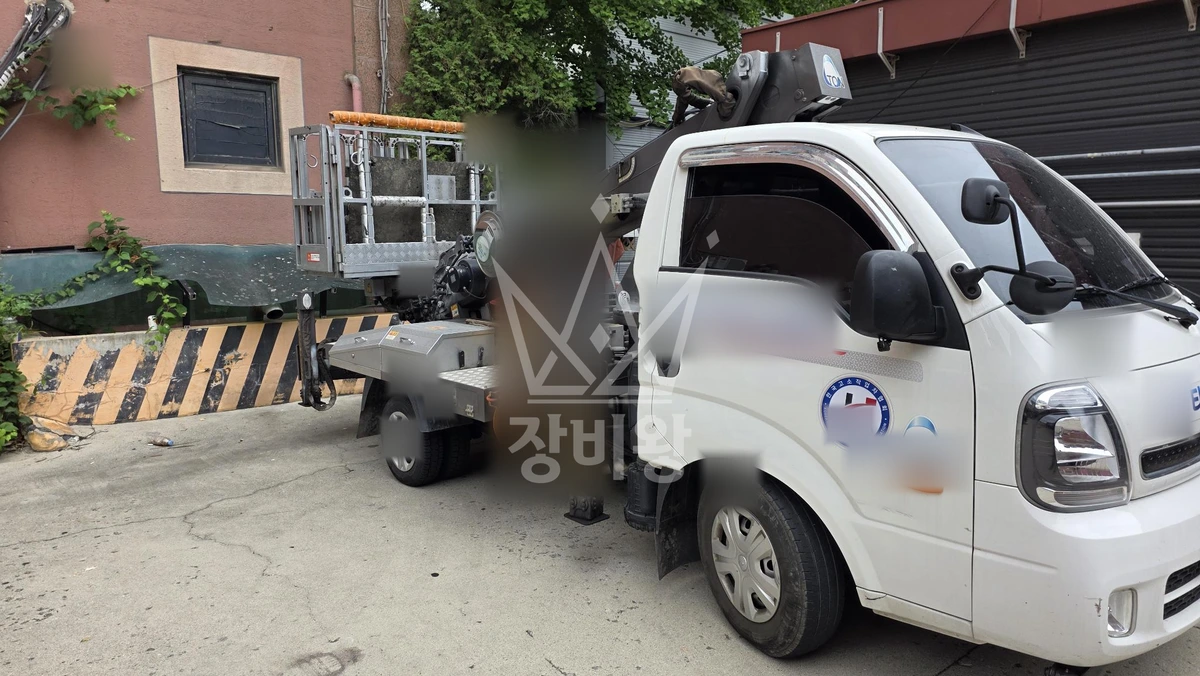 충남 천안시 서북구 성정동 1톤 스카이차 에어컨 실외기 철거 및 설치 작업완료사진 1