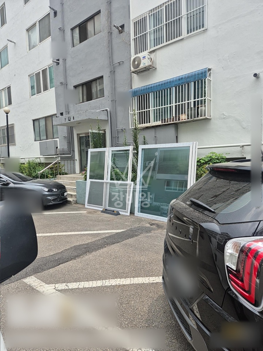 인천 부평구 산곡동 1톤 사다리차 타일/인테리어자재 양중 작업사진 1