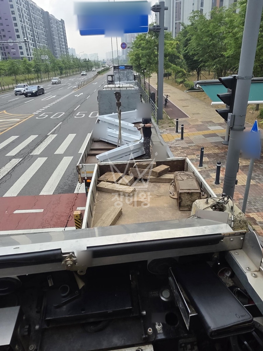 경기 파주시 동패동 5톤 크레인 캐노피 자재 양중 작업사진 2