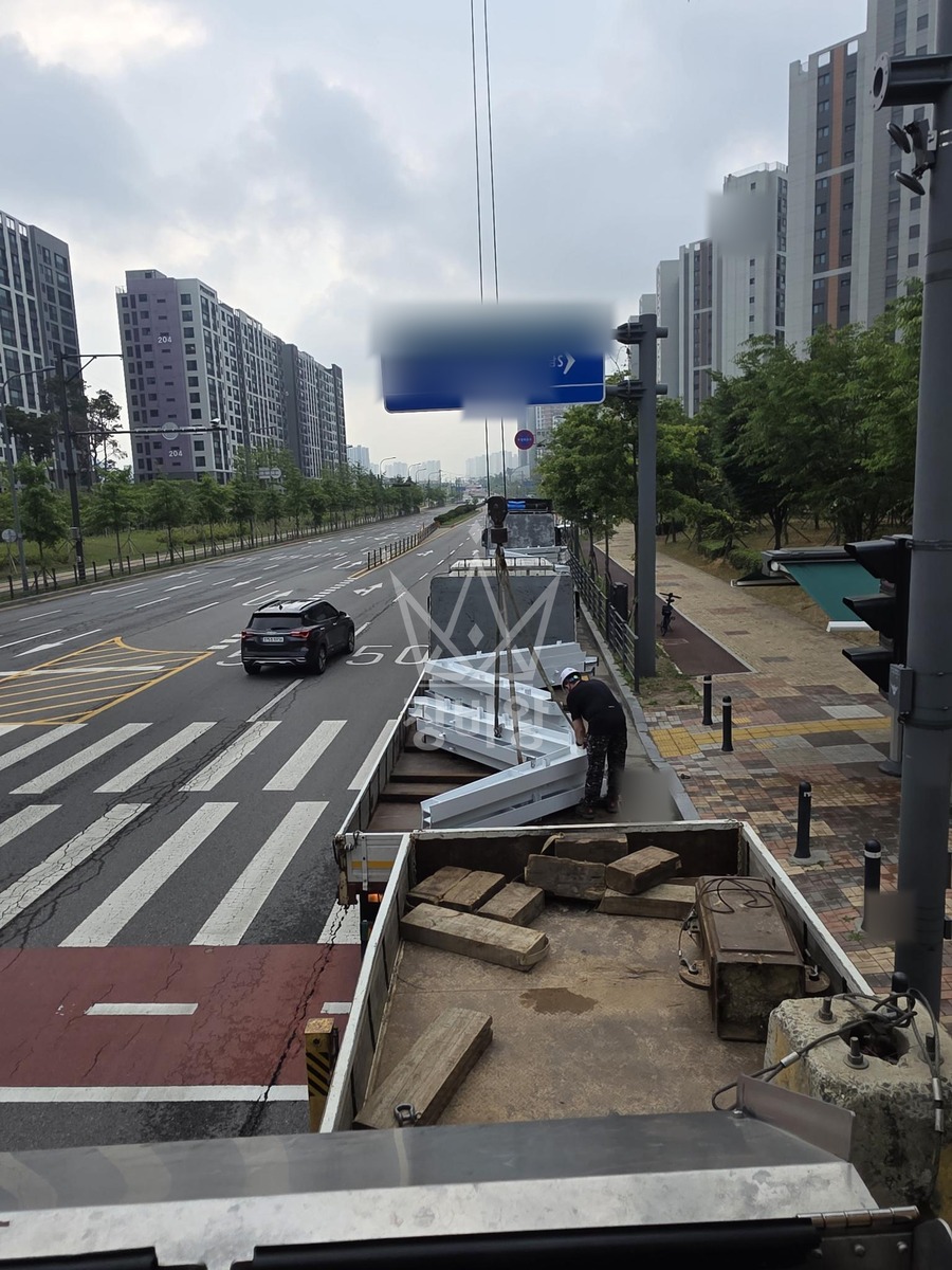 경기 파주시 동패동 5톤 크레인 캐노피 자재 양중 작업사진 3