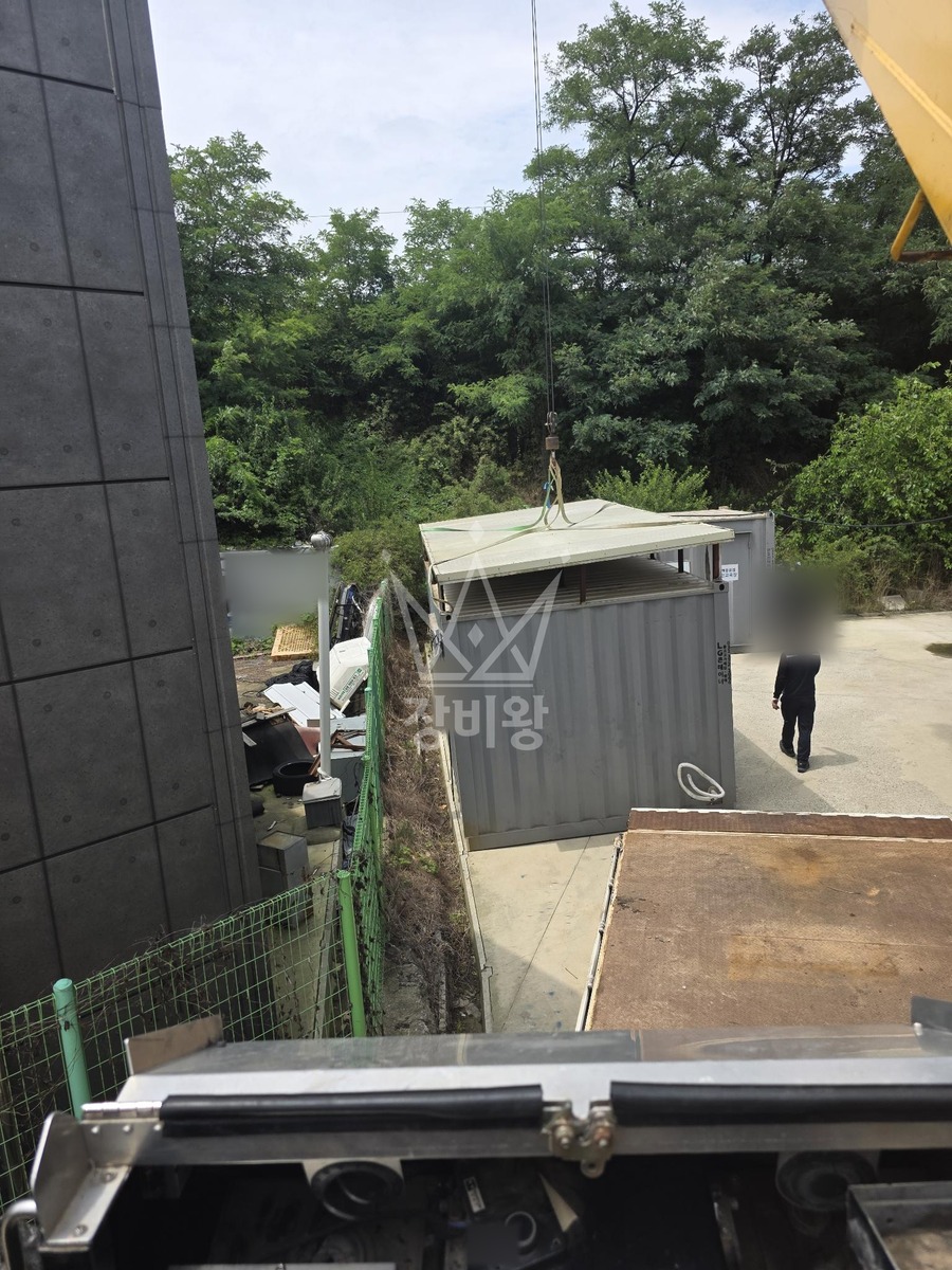경기 평택시 팽성읍 5톤 크레인 3*6컨테이너 / 지붕 판넬 / 총 높이 :3m 작업사진 2