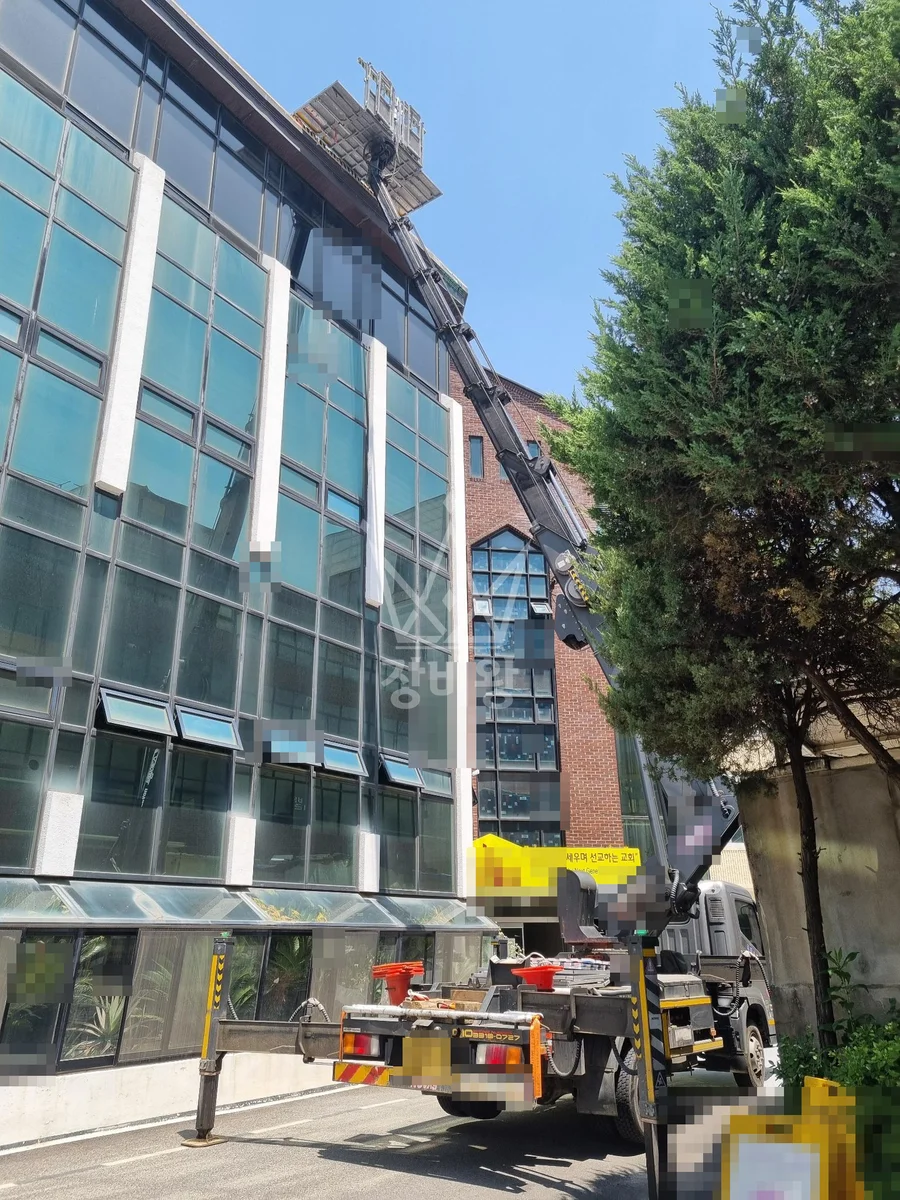 서울 중랑구 중화동 3.5톤 스카이차 자재양중 및 후레싱 작업사진 1