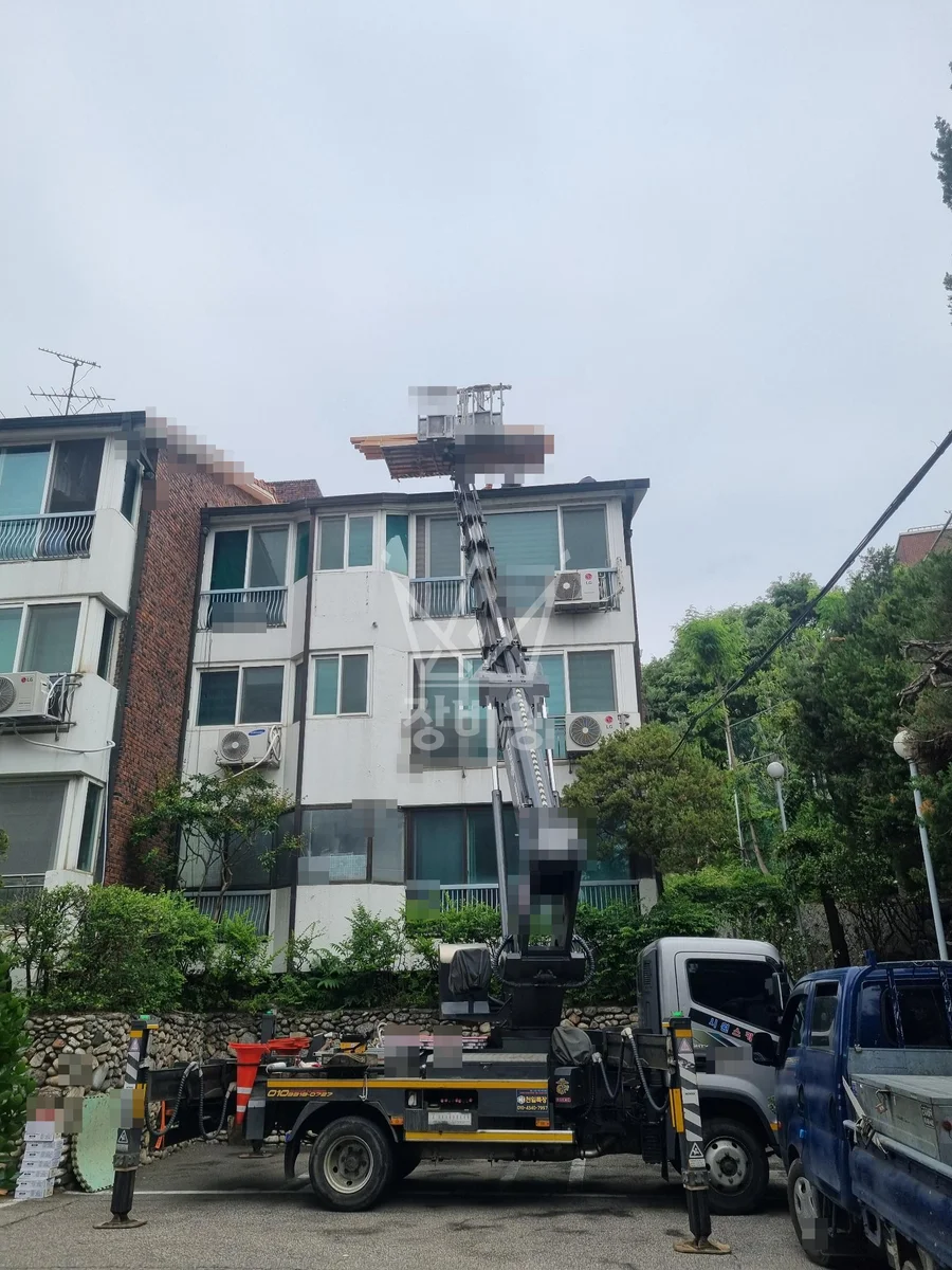 서울 광진구 광장동 3.5톤 스카이차 지붕작업 작업사진 1