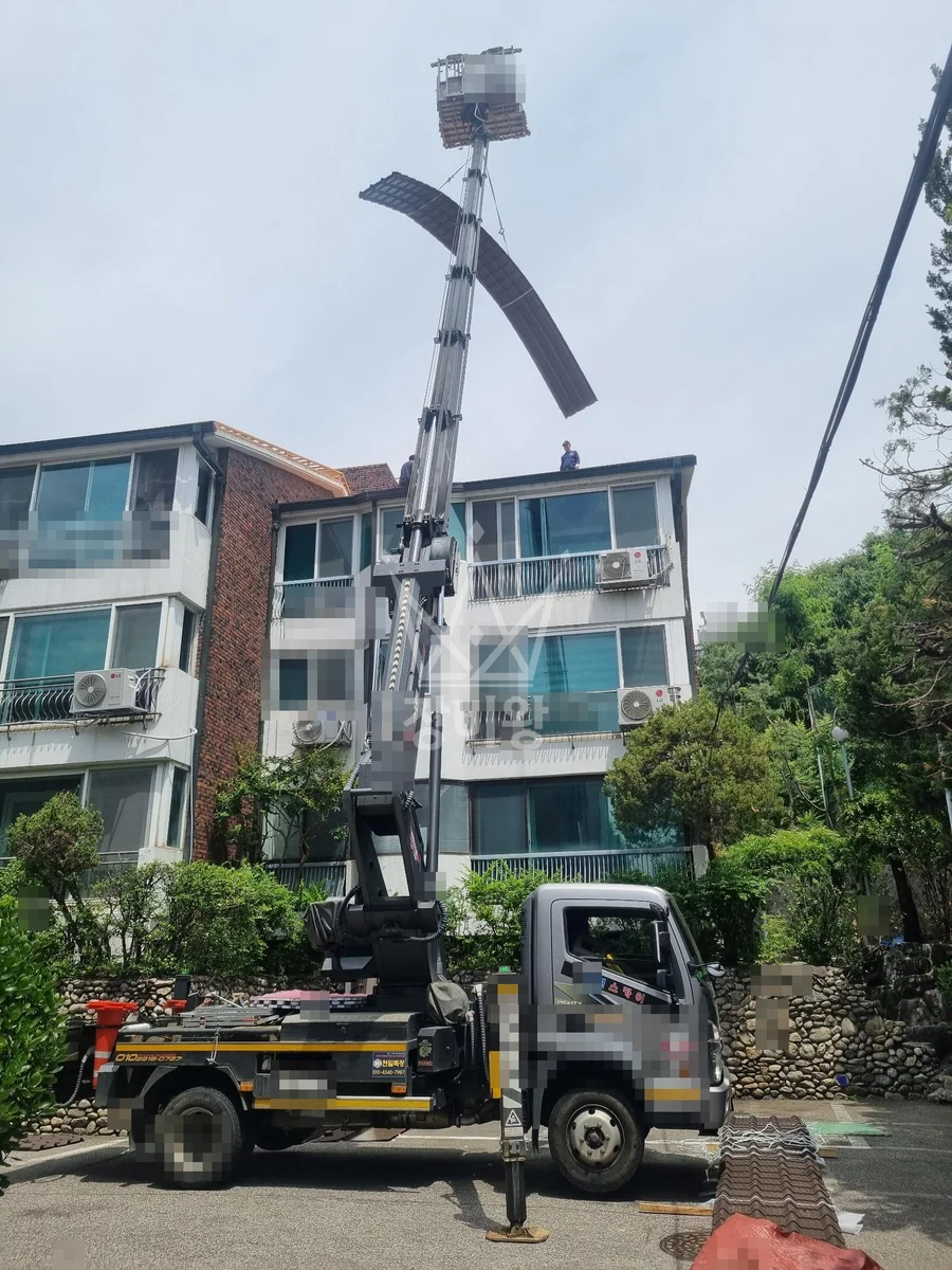 서울 광진구 광장동 3.5톤 스카이차 지붕작업 작업사진 2