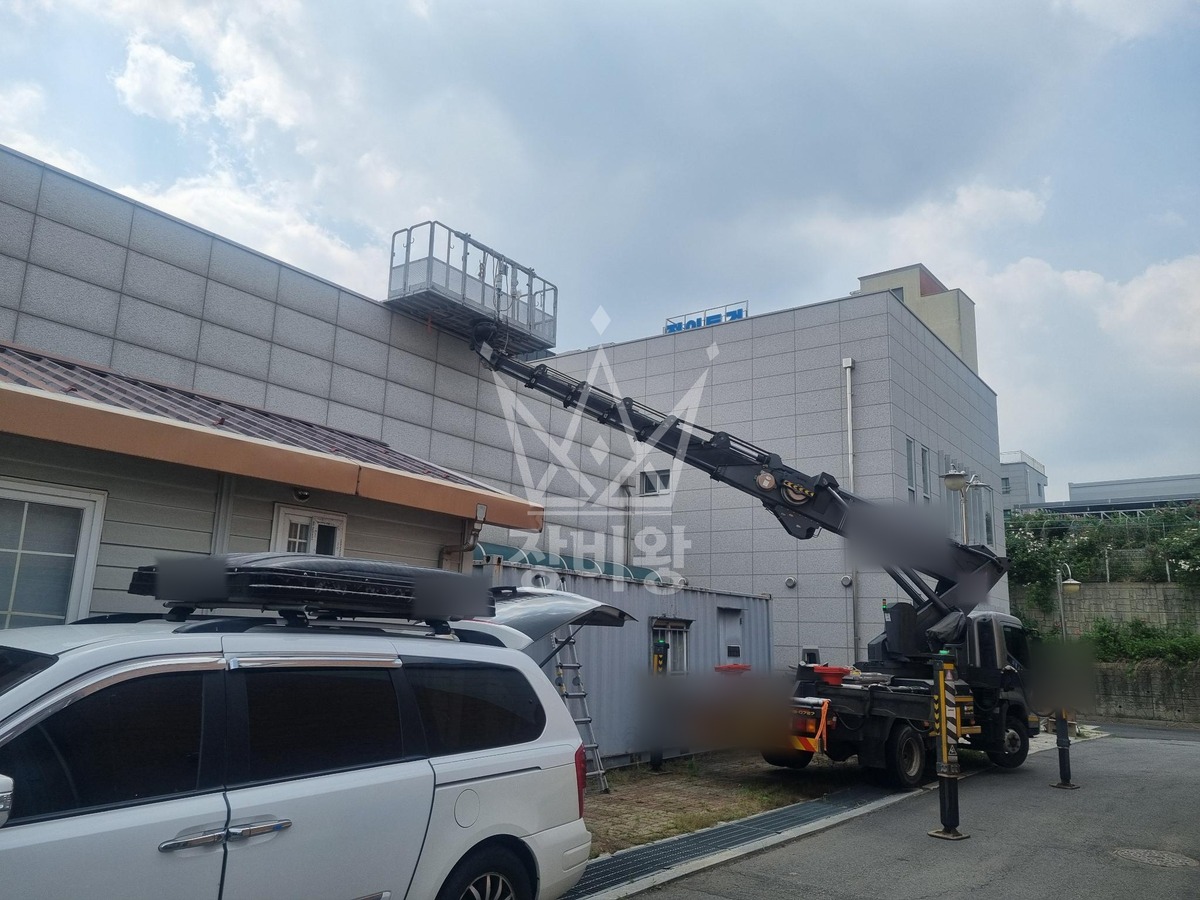 경기 용인시 처인구 3.5톤 스카이차 실리콘 작업 작업사진 3