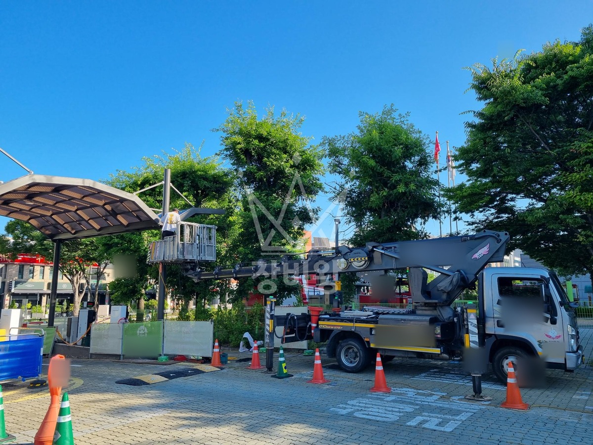 서울 광진구 능동 3.5톤 스카이차 캐노피 설치/철거 작업사진 1