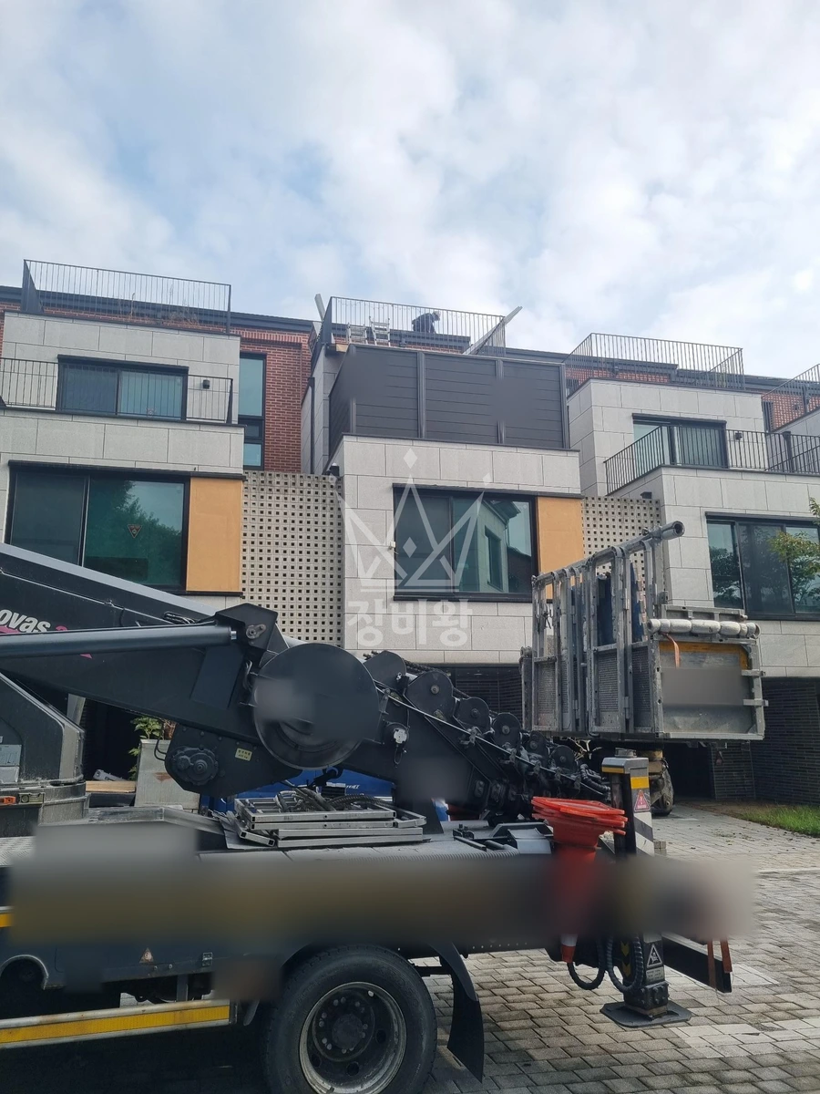 경기 양주시 옥정동 3.5톤 스카이차 태양광설치자재양중 작업완료사진 1
