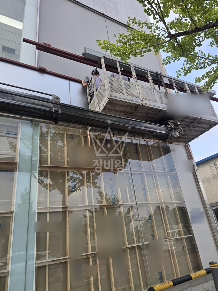 경기 화성시 병점구 진안동 3.5톤 스카이차 금속 설치 작업사진 3