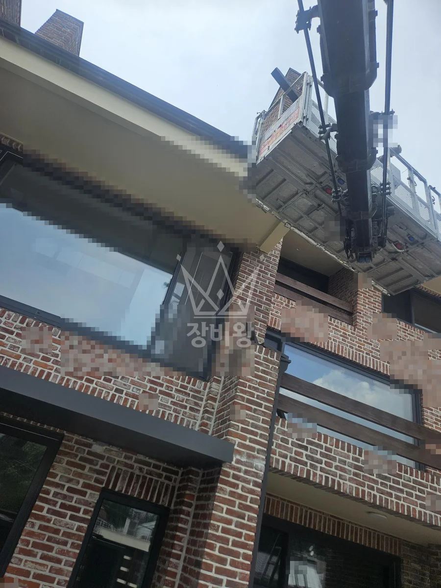 서울 종로구 부암동 2.5톤 스카이차 pvc 홈통 설치 작업완료사진 1