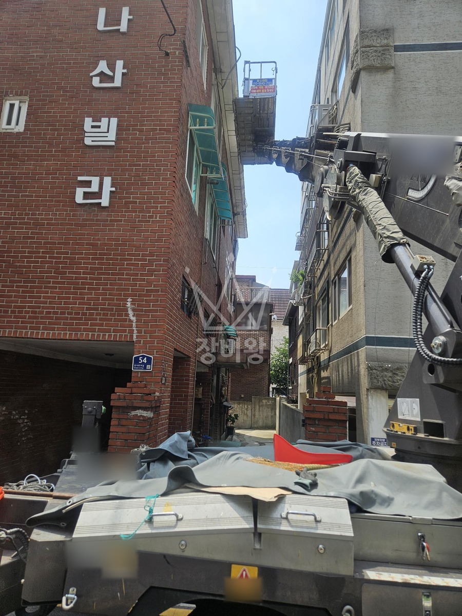 서울 강서구 화곡동 2.5톤 스카이차 지붕에 자재양중-지붕수리 작업사진 3