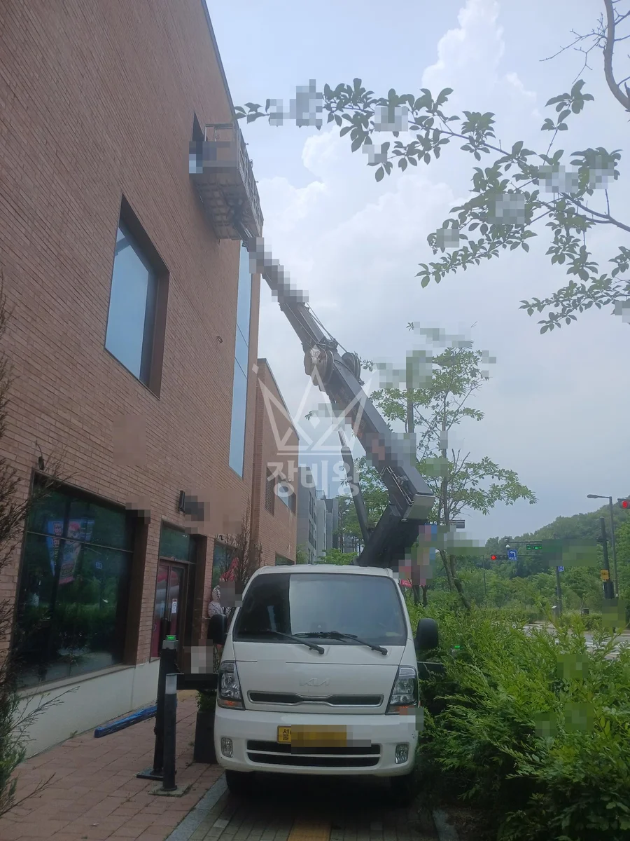 경기 고양시 덕양구 1톤 스카이차 3층 유리철거 작업사진 3