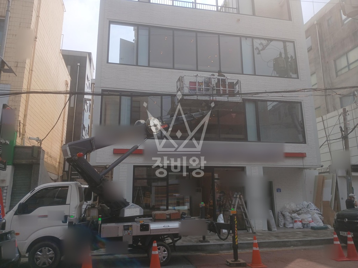 서울 도봉구 방학동 1톤 스카이차 간판작업/ 선팅 작업 작업사진 2