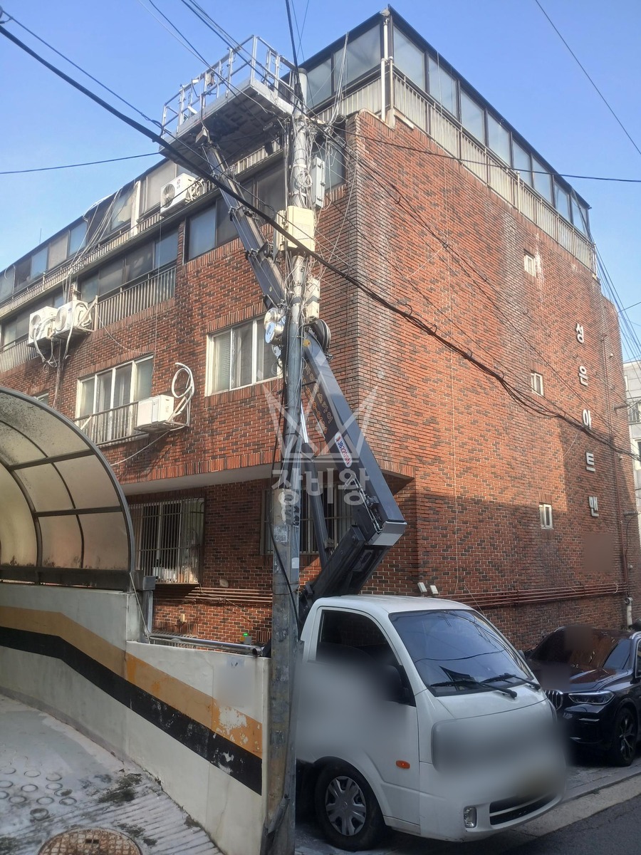 서울 강서구 화곡동 1톤 스카이차 실리콘작업 작업사진 3