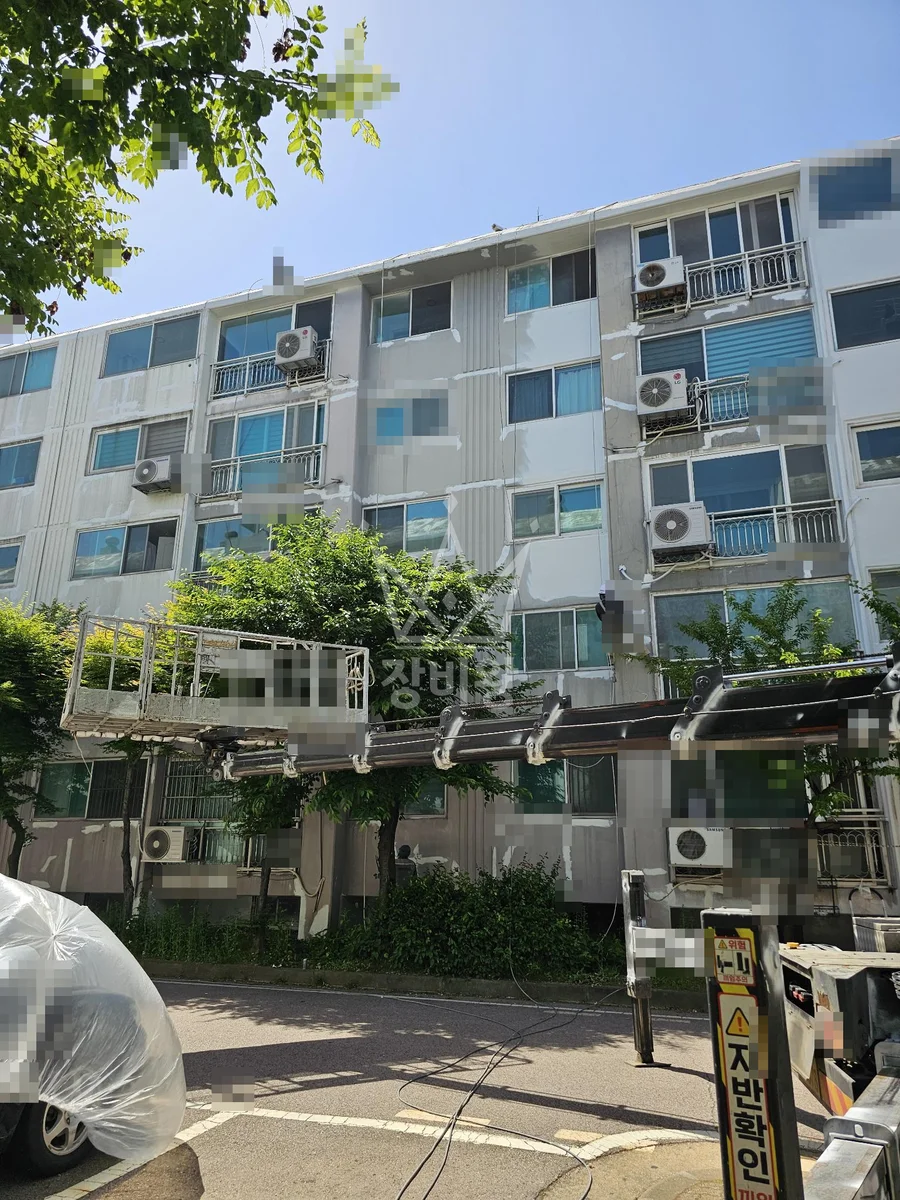 경기 시흥시 정왕동 3.5톤 스카이차 외벽물청소 작업사진 1