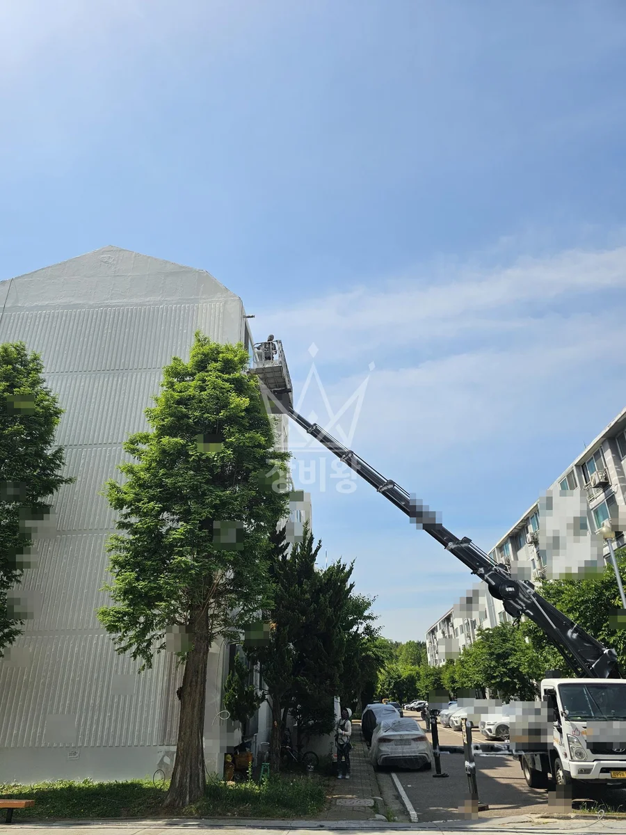 경기 시흥시 정왕동 3.5톤 스카이차 외벽물청소 작업사진 1