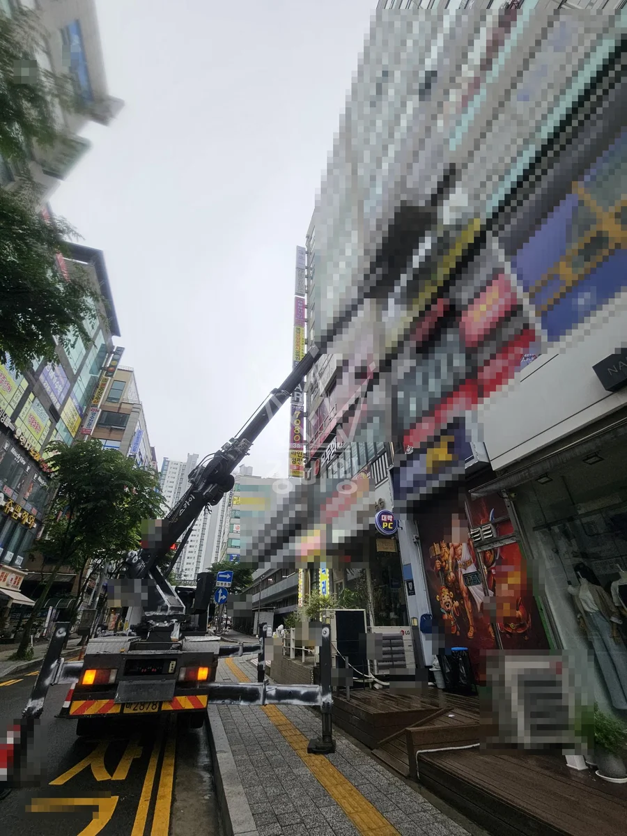경기 화성시 효행구 3.5톤 스카이차 간판 철거 작업사진 1