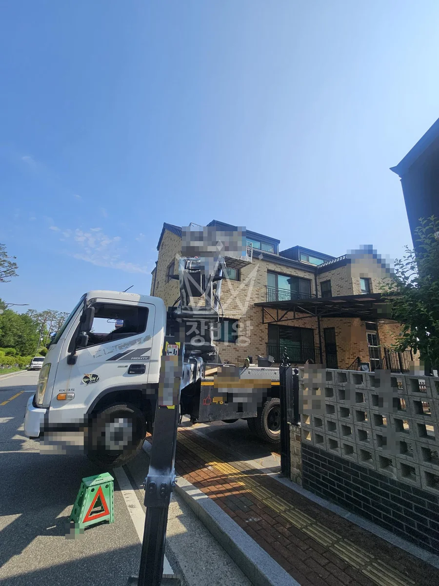 경기 오산시 외삼미동 3.5톤 스카이차 옥상 물받이 작업 작업사진 3