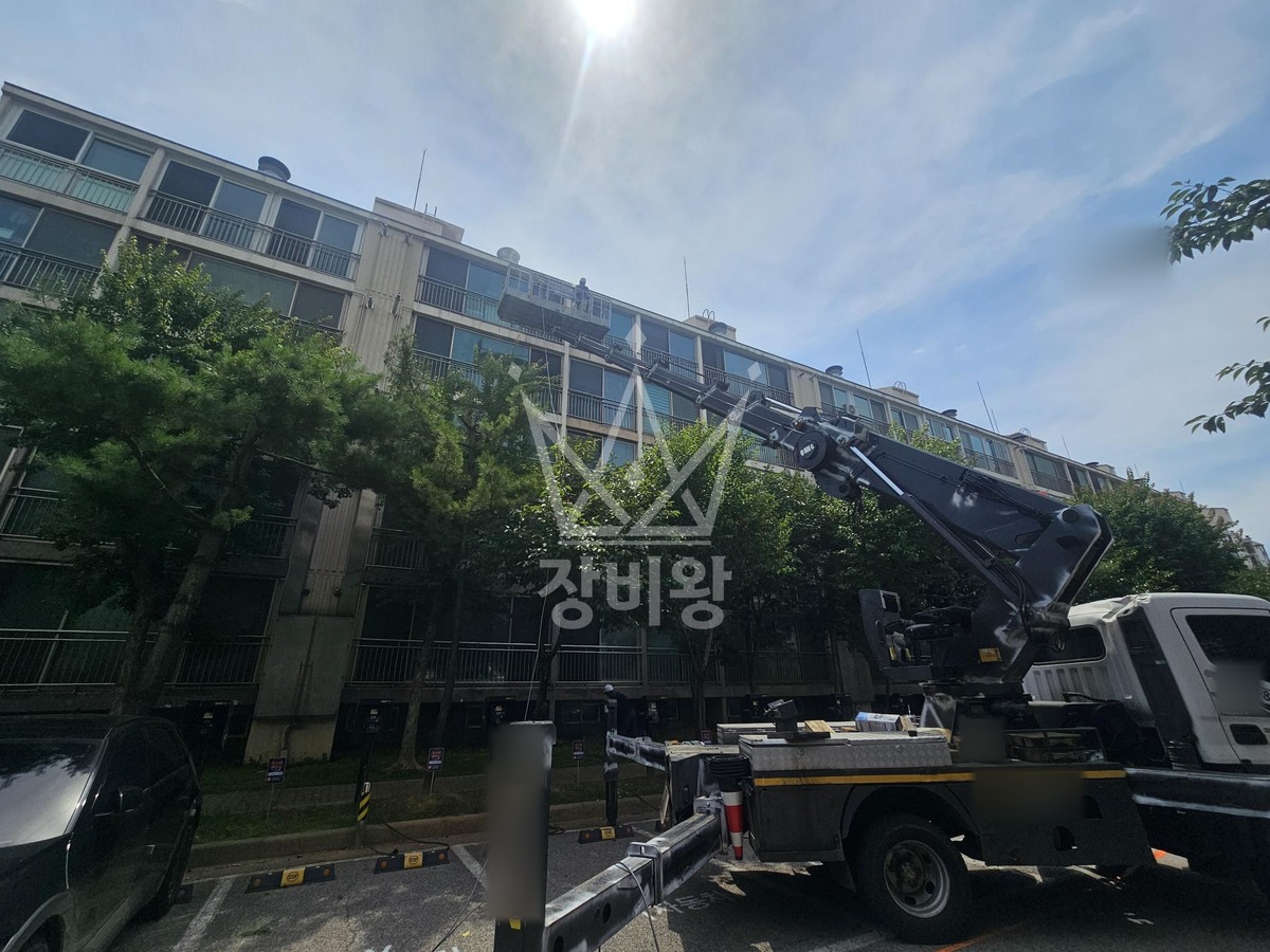 경기 시흥시 정왕동 3.5톤 스카이차 페인트작업 작업사진 2