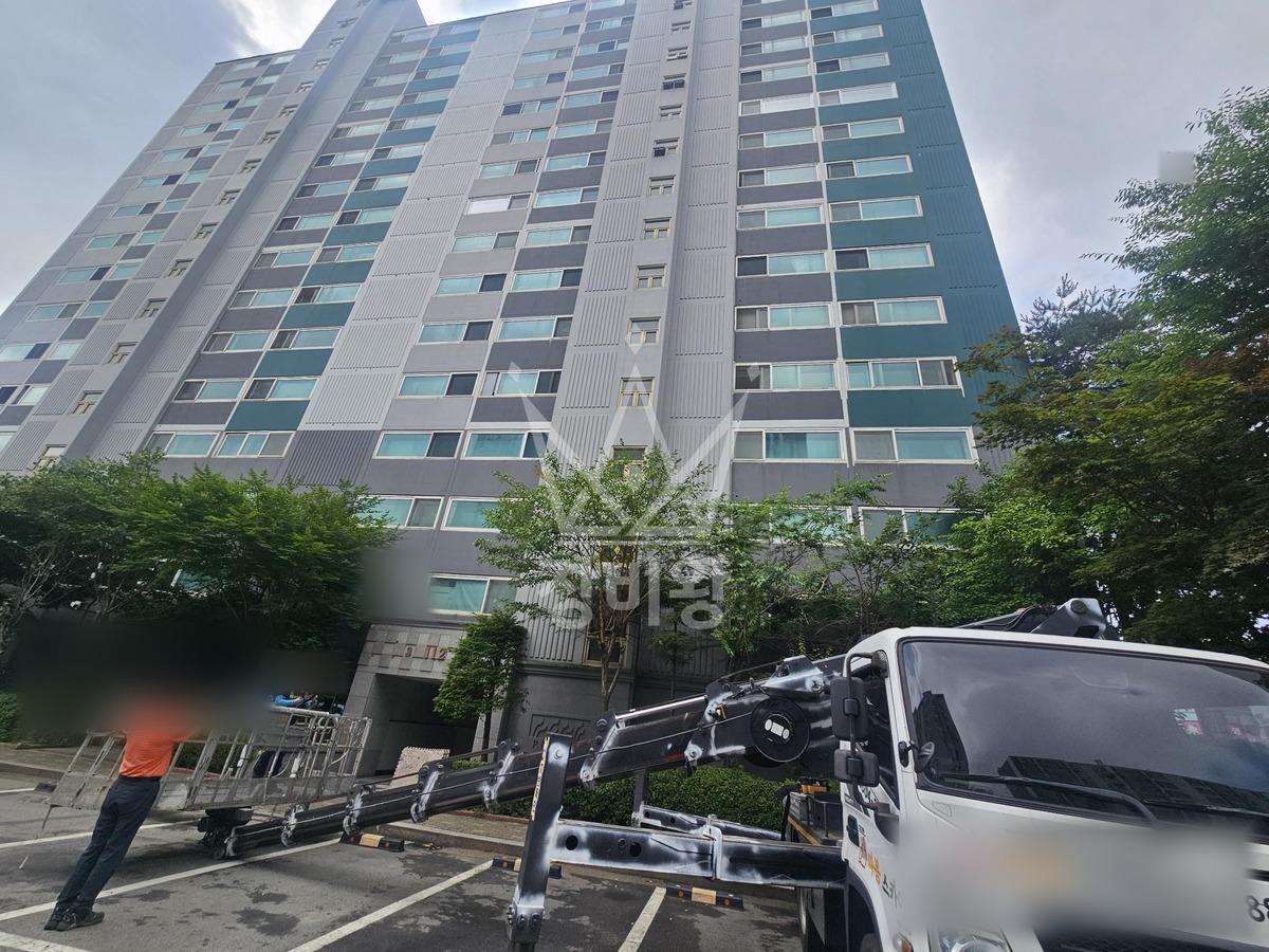 경기 오산시 원동 3.5톤 스카이차 단지내 벽면 벌집제거 작업완료사진 1