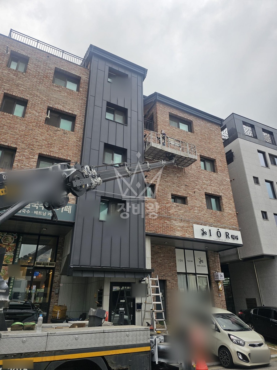 경기 화성시 효행구 봉담읍 3.5톤 스카이차 우수관 상단교체 작업사진 3