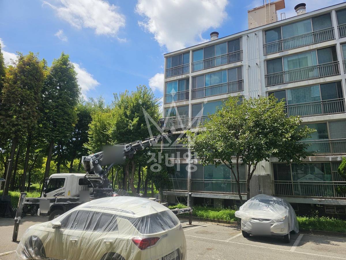 경기 시흥시 정왕동 3.5톤 스카이차 페인트작업 작업사진 1