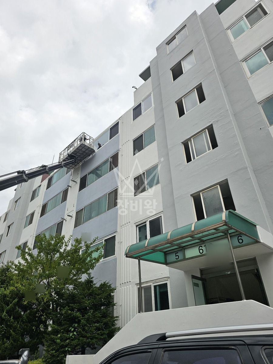 경기 시흥시 정왕동 3.5톤 스카이차 페인트작업 작업사진 3