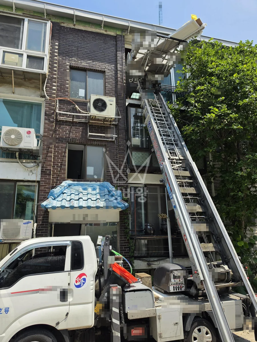서울 성동구 성수동2가 1.2톤 사다리차 타일양중 작업사진 2
