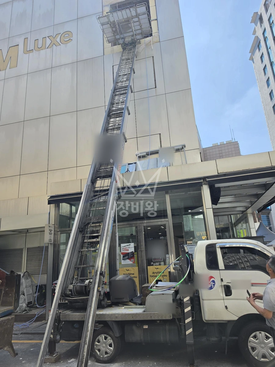 서울 중구 신당동 1.2톤 사다리차 폐기물내림 작업사진 1