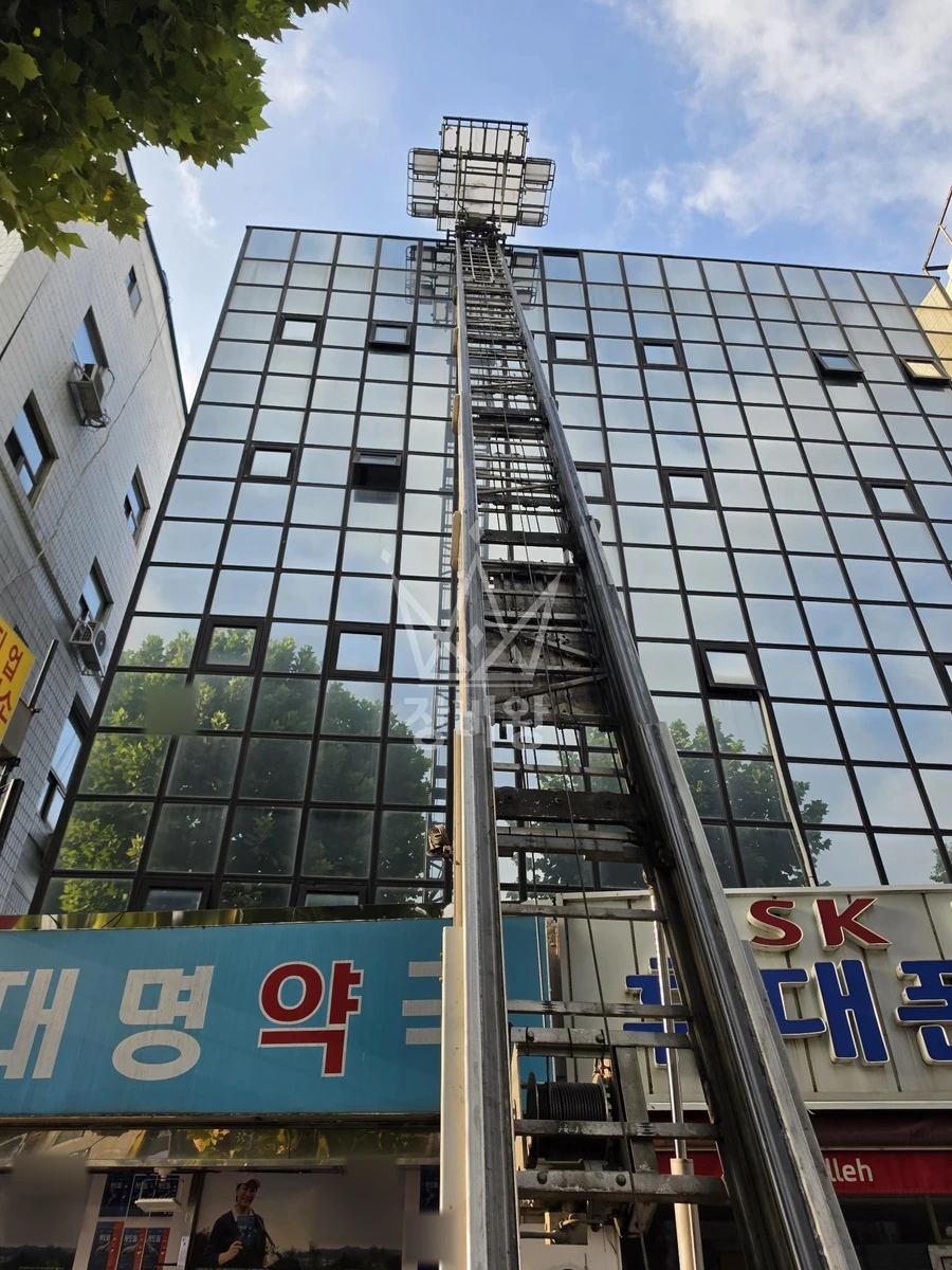 서울 종로구 종로5가 1.2톤 사다리차 5층옥상 자재양중 작업완료사진 1