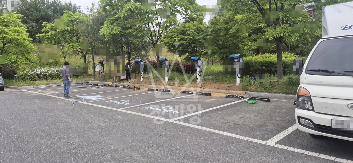 강원 원주시 태장동 포크레인(굴착기) 전기차충전기옆 바닥작업 작업완료사진 1