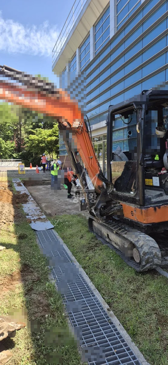 경기 용인시 기흥구 포크레인(굴착기) 보도블럭/토사철거(10*4) 작업사진 1