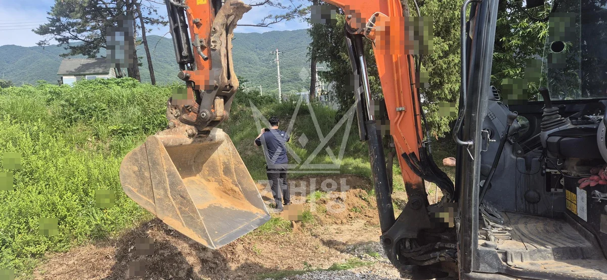 경기 포천시 어룡동 포크레인(굴착기) 묘지작업 작업사진 3