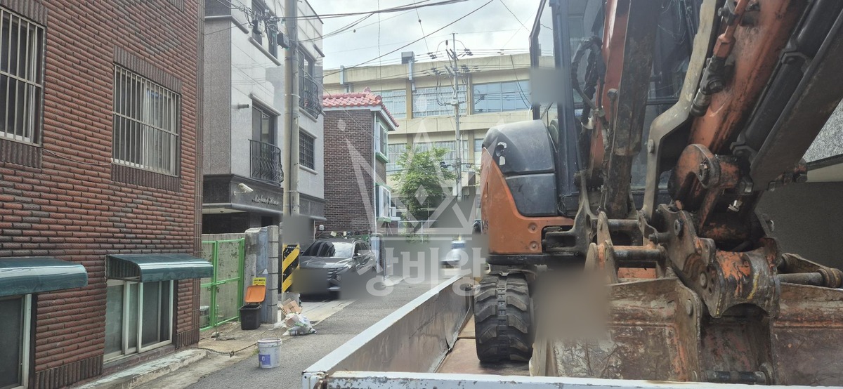경기 안양시 만안구 포크레인(굴착기) 작업 현장 도착사진
