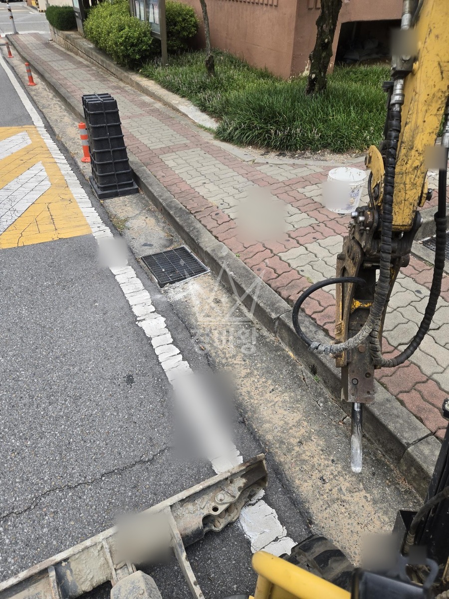 경북 구미시 옥계동 포크레인(굴착기) 우수/오수/맨홀교체 작업사진 2