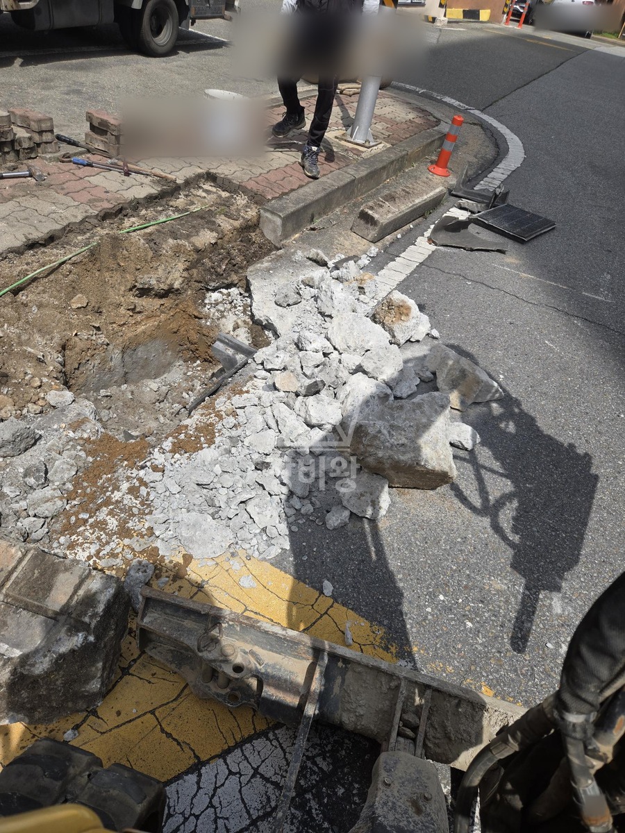 경북 구미시 옥계동 포크레인(굴착기) 우수/오수/맨홀교체 작업사진 3