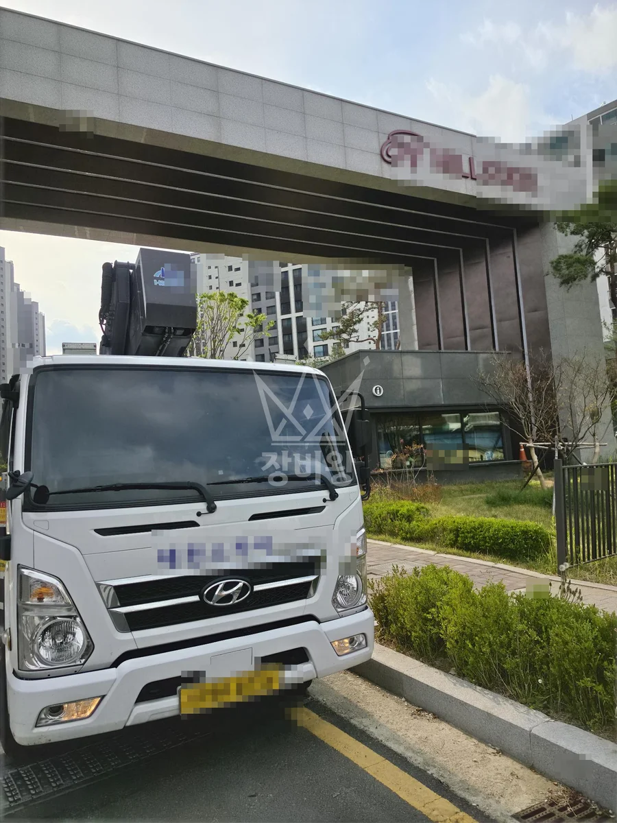 경기 용인시 처인구 3.5톤 스카이차 아파트입구 문주간판 작업완료사진 1