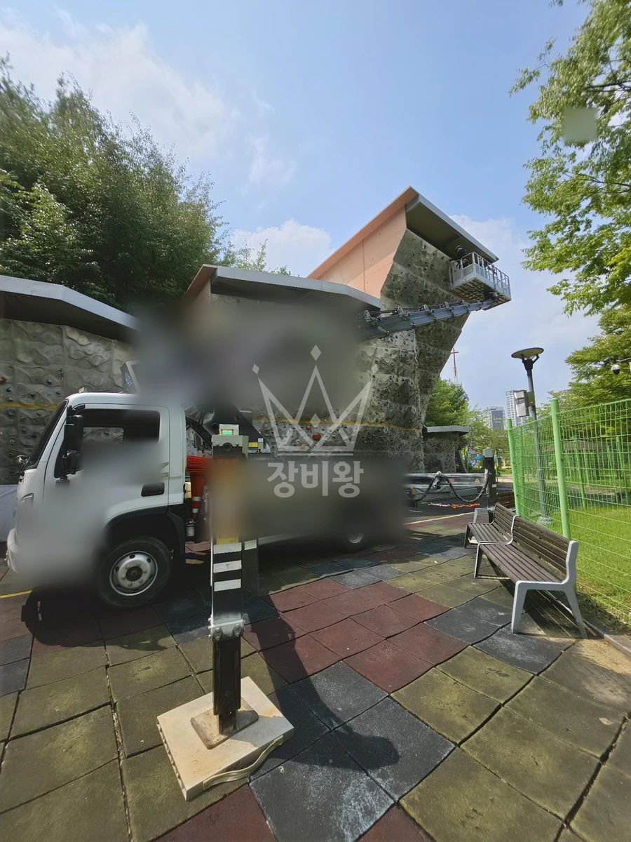 경기 화성시 동탄구 반송동 3.5톤 스카이차 인공암벽 보수 작업사진 1