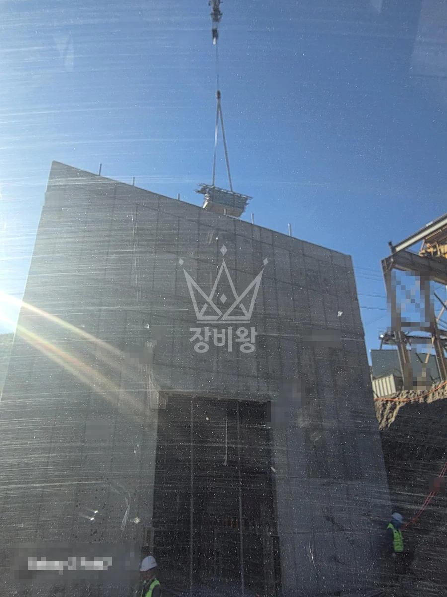 경기 파주시 법원읍 25톤 크레인 자재양중 작업사진 3