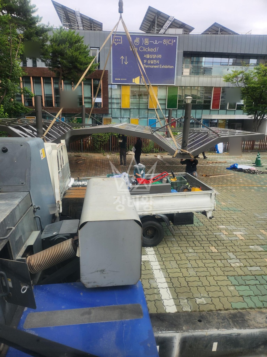 서울 광진구 능동 25톤 크레인 캐노피설치 작업사진 1
