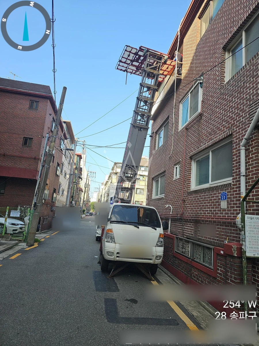 서울 송파구 송파동 1톤 사다리차 폐기물내림/자재양중 작업사진 1